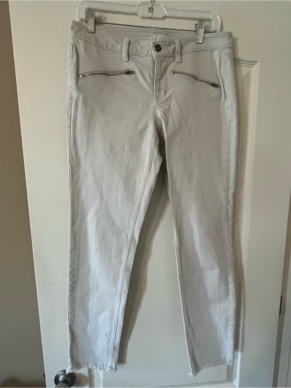 Loft Light Ivory Slim Zip-Pocket Ankle Pants with Fray Modern Skinny SZ 8 - Picture 1 of 15